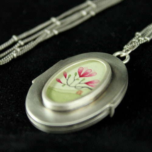 Antique large silver locket pendant with floral details — Gembank1973