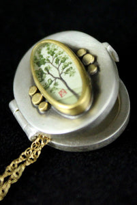 Ananda Khalsa - Small Locket - Spring maple, 22k gold bezel